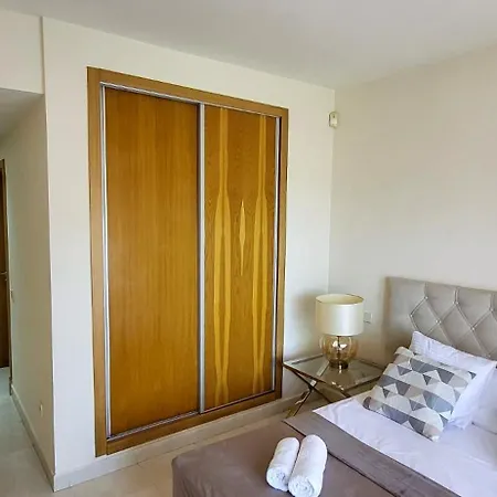 Pj Luxury Sotoserena אסטפונה